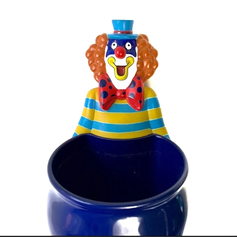 Clown cup container, that is very adorable.